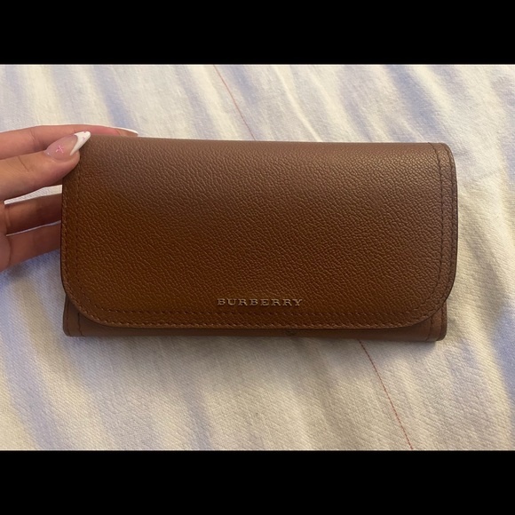 AUTHENTIC BURBERRY WALLET *BRAND NEW* - Picture 1 of 4